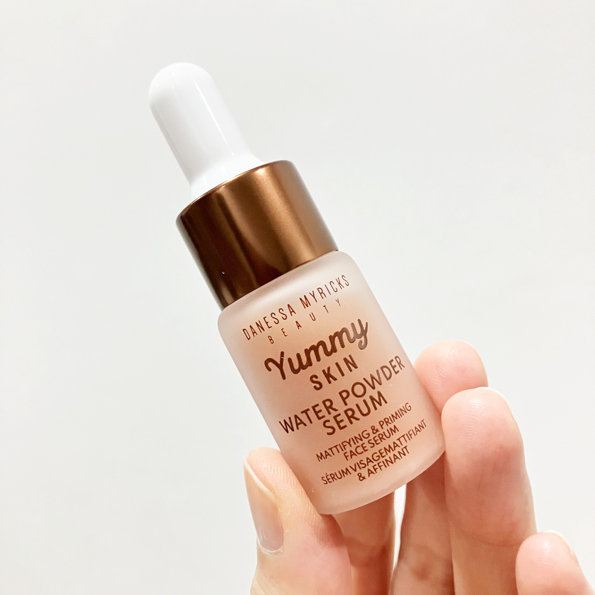 Danessa Myricks Yummy Skin Water Powder Serum 8ml เซรั่มควบคุมความมันและเบลอรูขุมขน