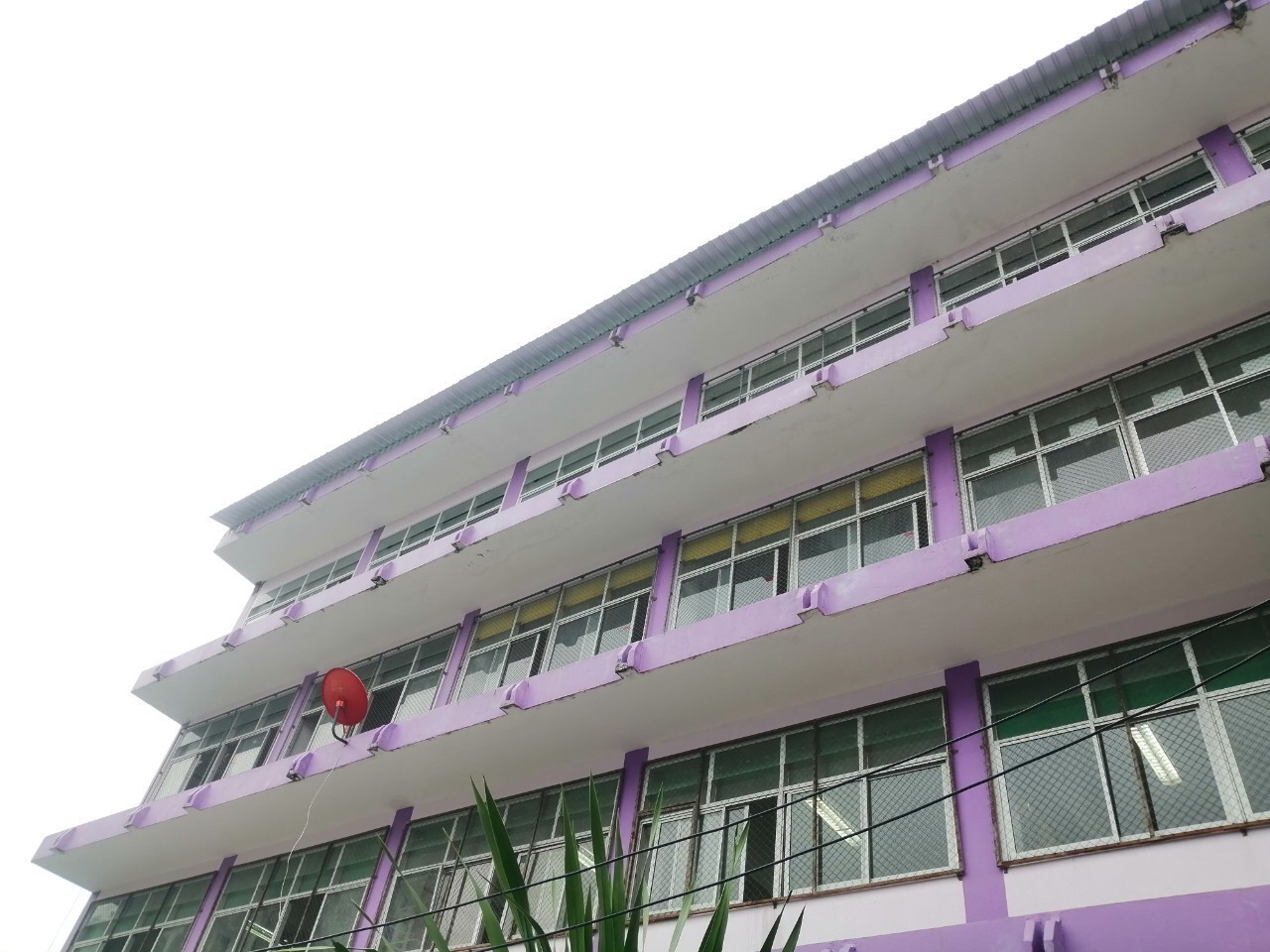 รร.อนุบาลเทศบาลต.เขางู ปรับปรุงหลังคาอาคาร 4 ชั้น