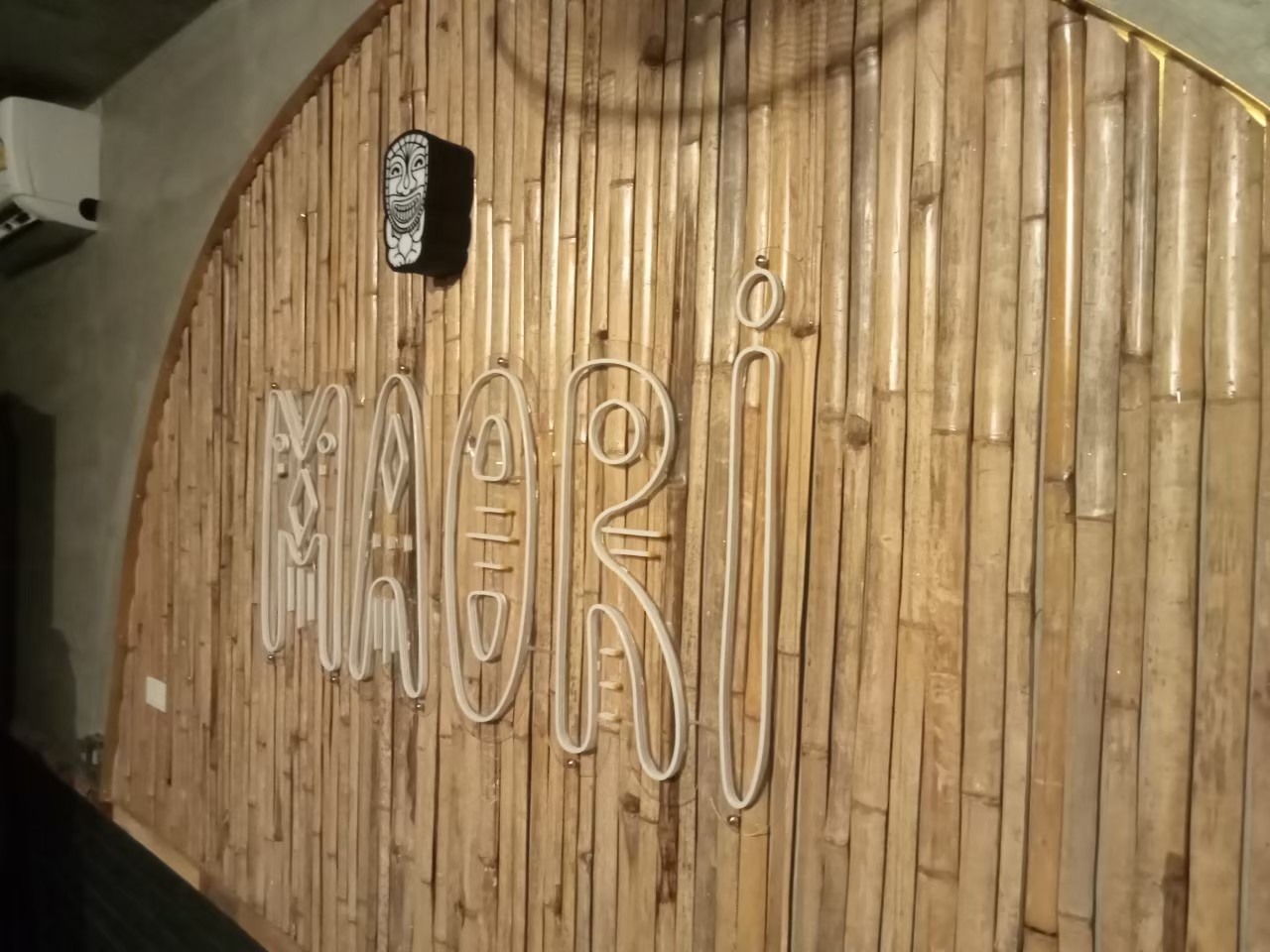 ไฟนีออน เฟค