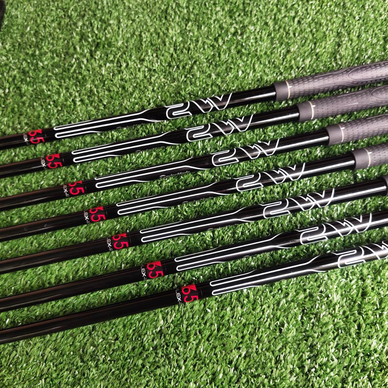 ชุดเหล็ก Taylormade M2 เป็นชุดเหล็กที่ Taylormade ตั้งใจให้เป็นชุดที่ตีลูกลอยง่ายจนสามารถสร้างระยะตีไกลอย่างที่สุด ไม้กอล์ฟพรีเมี่ยมมือสอง ของแท้ By NakaraLuxurious