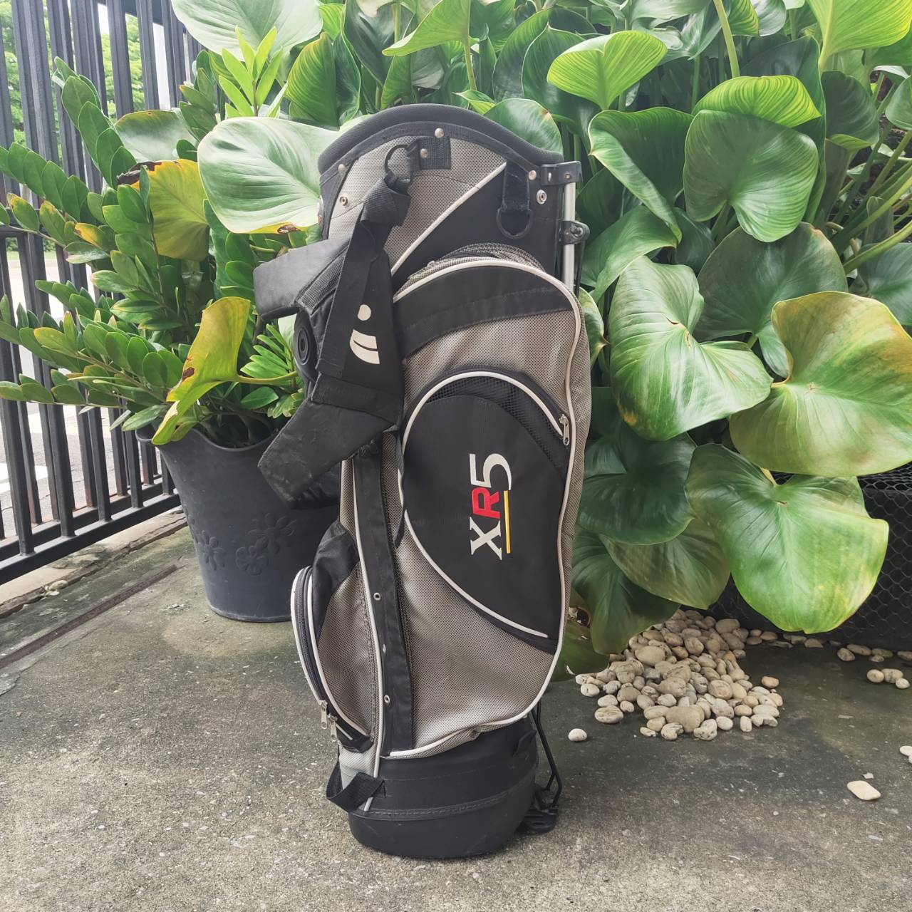 ** ไม่มี COVER ** ถุงกอล์ฟ XR5 ขาตั้ง พร้อมสายสะพายอย่างดี