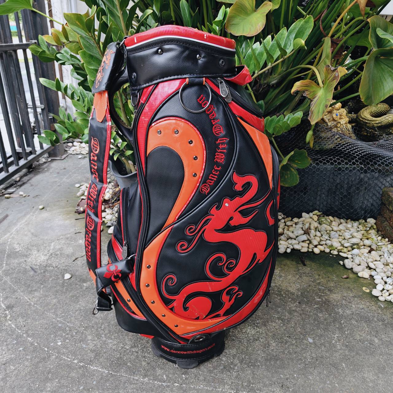 ** มีตำหนิลอก ** Dance With Dragon golf bag ของแท้ รุ่นดัง ของใหม่แพงมาก
