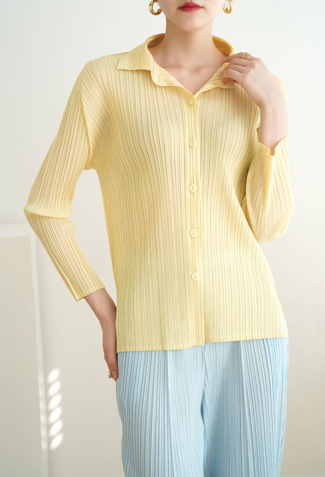2MUAY รุ่น GJO7807 COLLAR PLEATED TOP เสื้ออัดพลีทงานคุณภาพ 2สี FREE SIZE