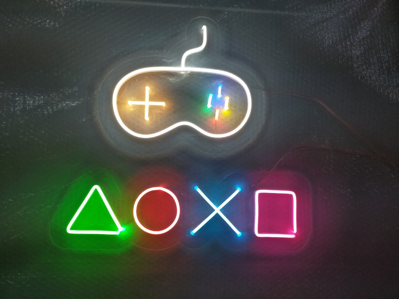 ไฟนีออน เฟค