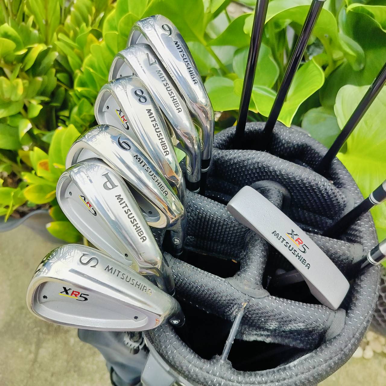 ไม้กอล์ฟครบชุด MITSUSHIBA XR5 พร้อม COVER หัวไม้ตรงรุ่น ชุดใหญ่ 5 หัว ถุงกอล์ฟเป็นแบบขาตั้ง น้ำหนักเบาสบาย หัวไม้ชุดใหญ่ ได้ถึง 5 หัว มือใหม่ตีสบาย ไม้กอล์ฟพรีเมี่ยมมือสอง ของแท้ By NakaraLuxurious