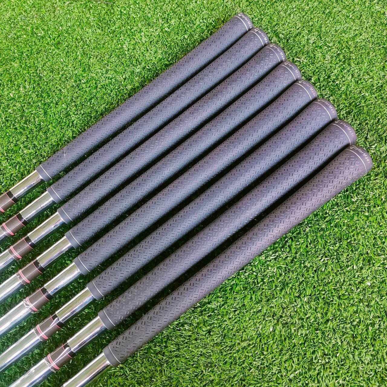ชุดเหล็ก TAYLORMADE R7 รุ่น XD เป็นรุ่นหน้าเด้ง ตีไกลมากๆ เหมาะสำหรับท่านที่ตีเหล็กไม่ได้ระยะ หน้าใบเหล็กมีแผ่นหน้าเด้งอีกชั้นนึง ไม้กอล์ฟพรีเมี่ยมมือสอง ของแท้ By NakaraLuxurious