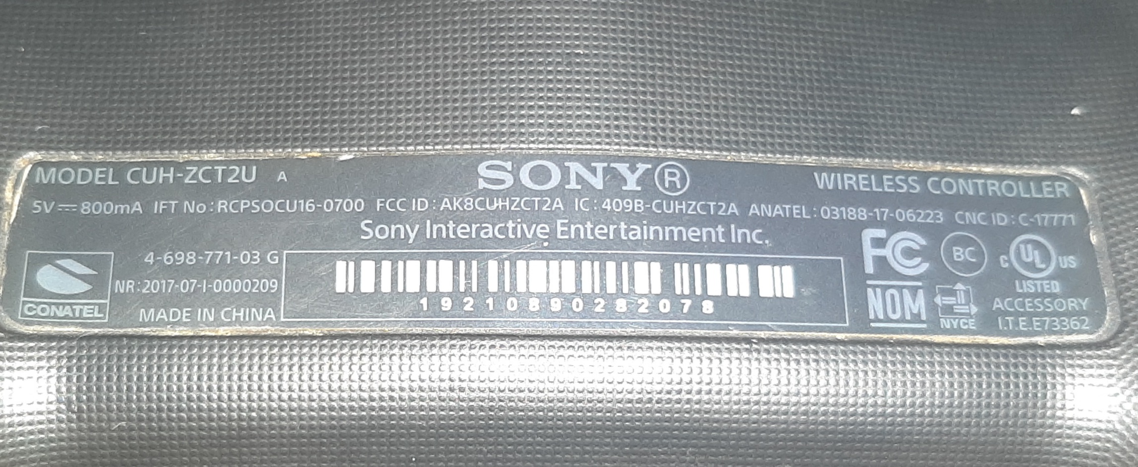 PlayStation 4 Slim ประกันร้าน สภาพดี มีแผ่นเกม 3 แผ่น พร้อมจอยส์