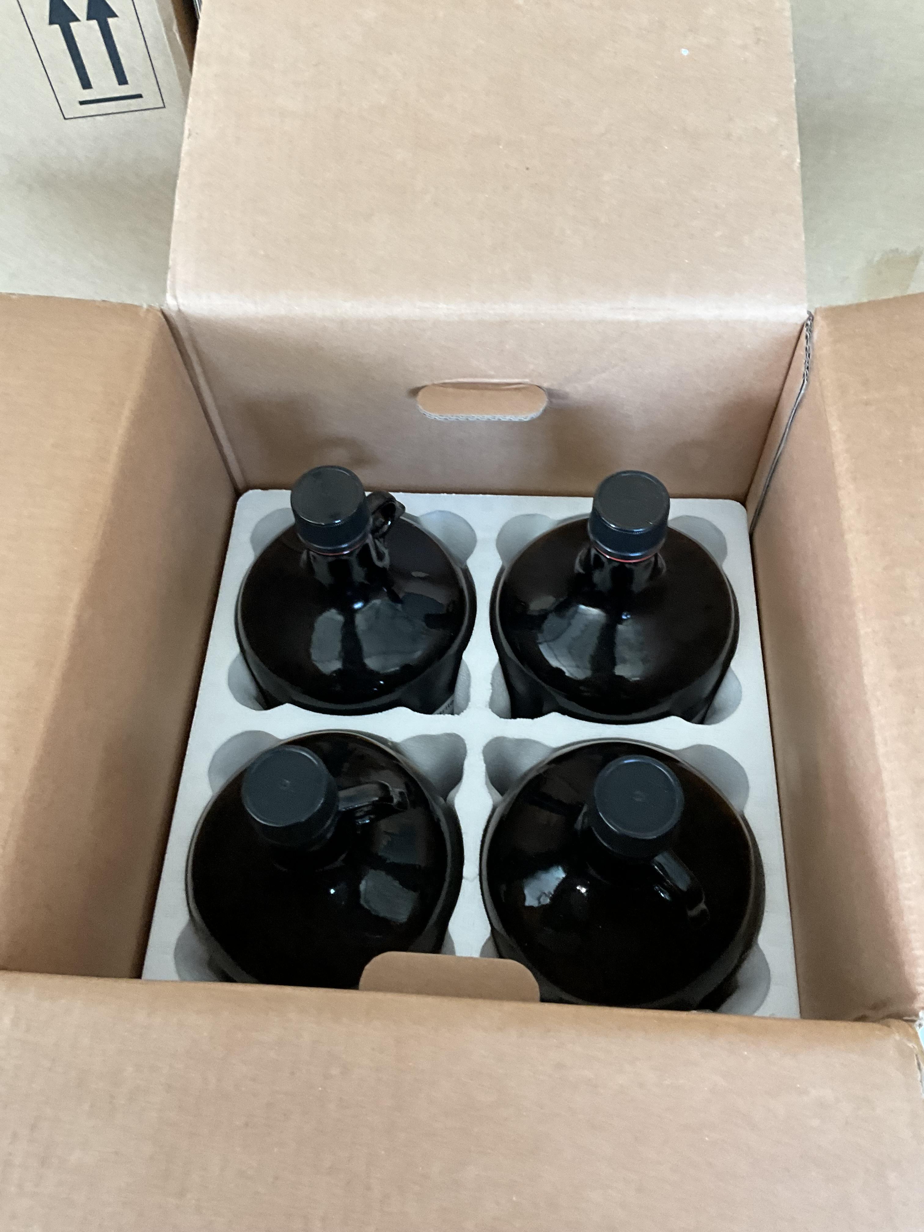 ขวดแกลลอน หูหิ้ว สีชา 4 L 95 บาท (USED)