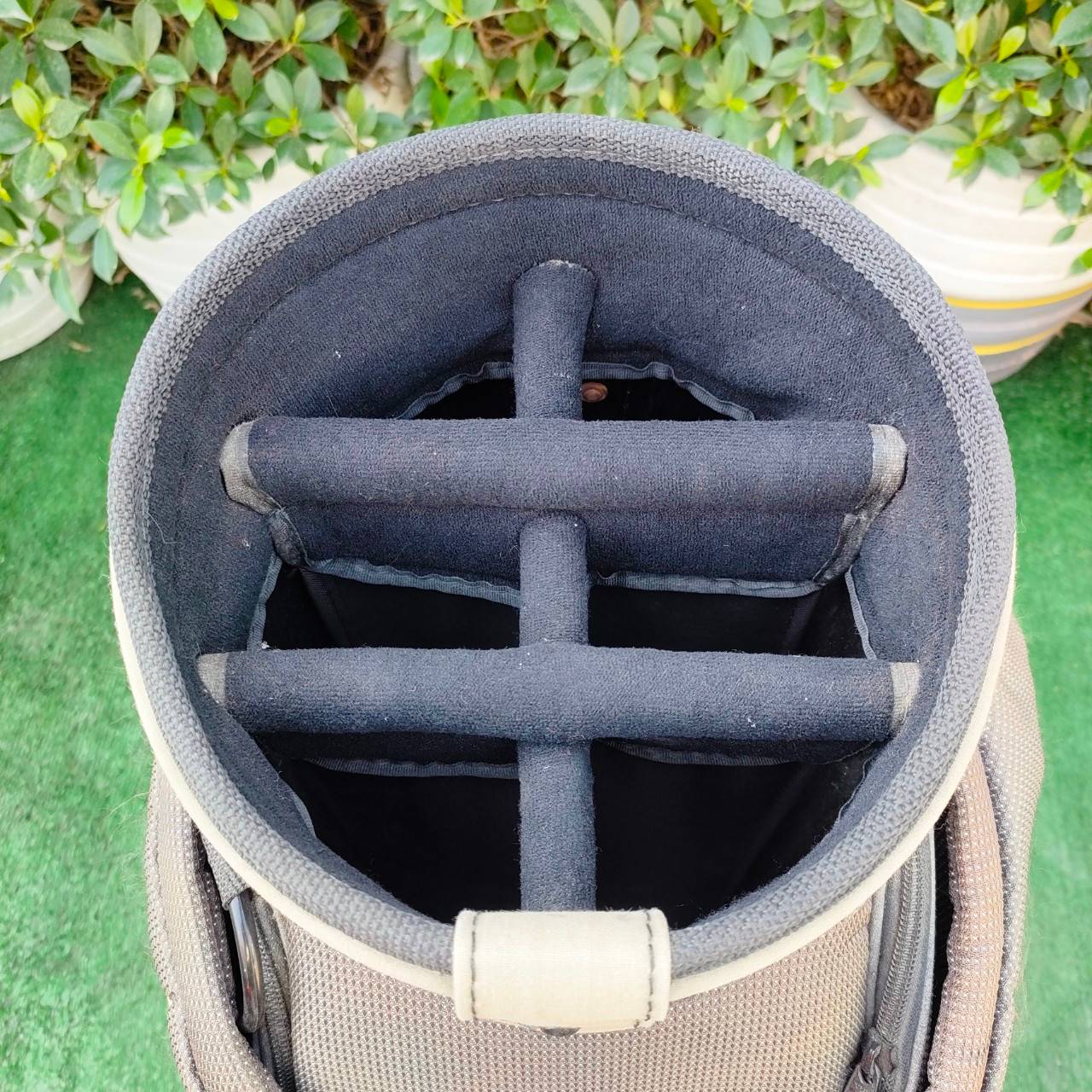 ถุงกอล์ฟ KASCO NINE FUNCTIONS มือสอง สภาพสีมีซีดบ้าง แต่วัสดุทุกอย่างใช้ได้ดีครับ