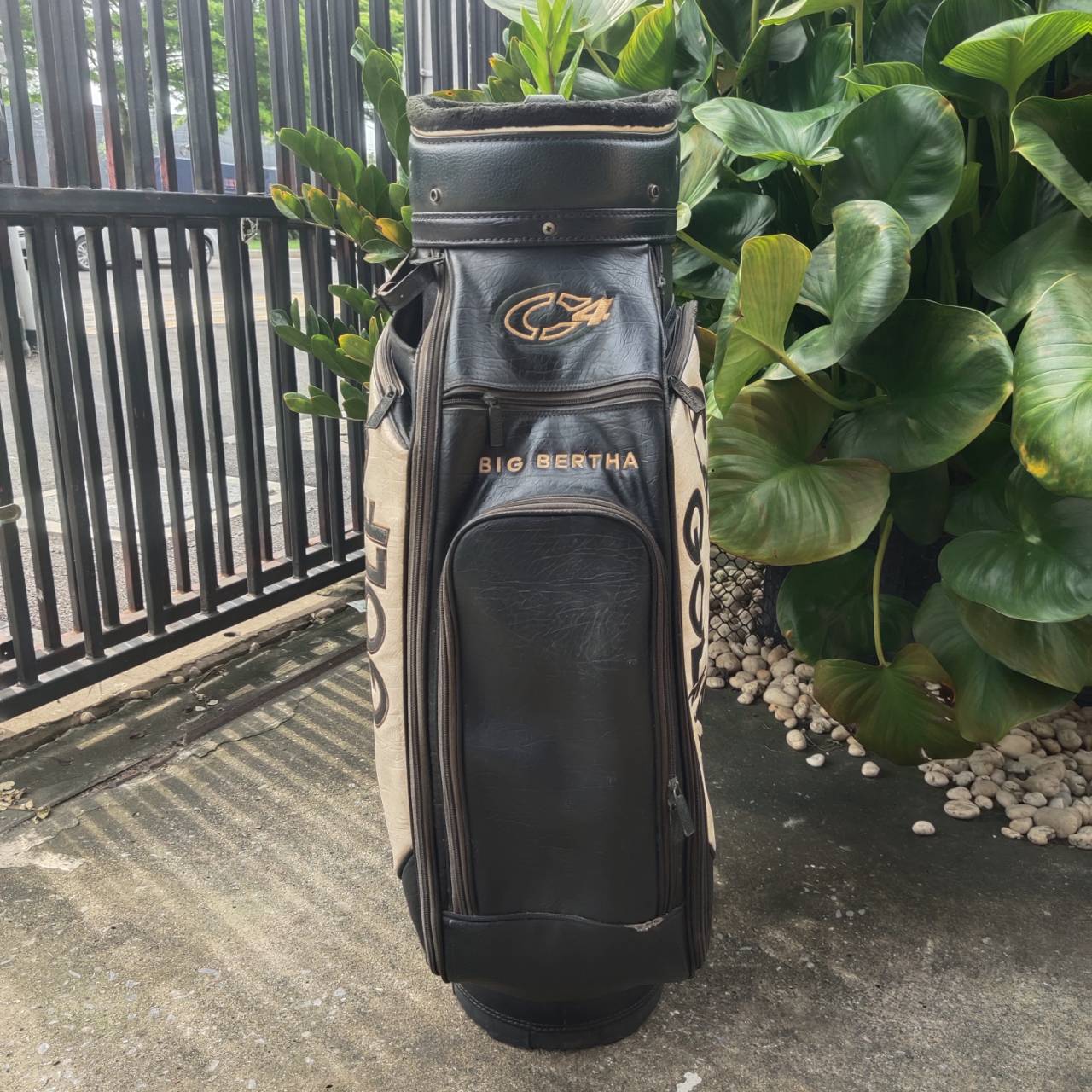 ถุงกอล์ฟ Callaway C4 วัสดุดีมาก ภายในบุกำมะหยี่ด้วย ถุง TOUR ใบใหญ่เลย ใส่ของจุ๊กๆ