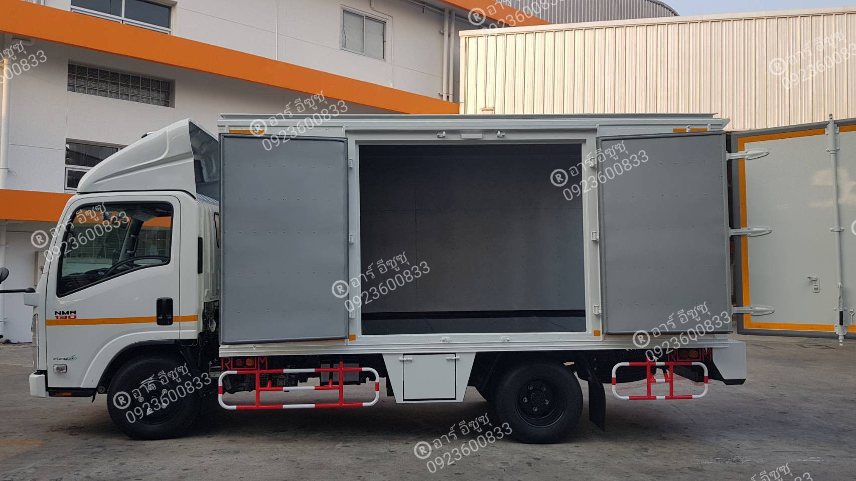 6 ล้อ ISUZU NMR130 แรงม้า พร้อมตู้บรรทุก ประตู 4 บาน
