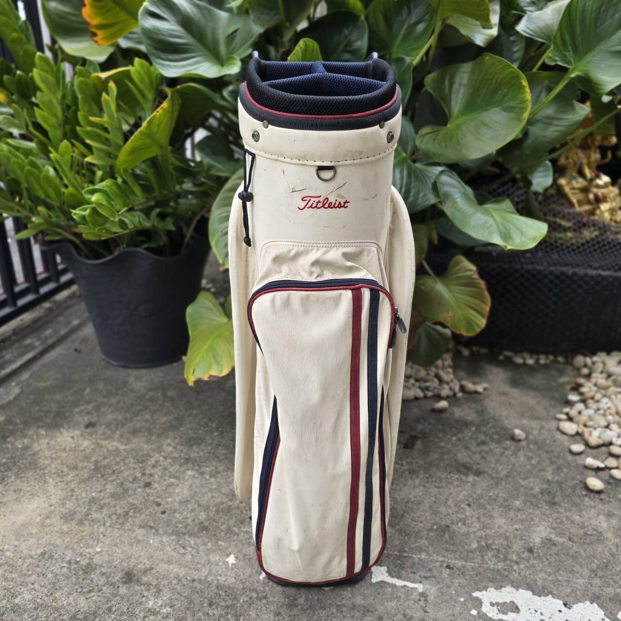 ถุงกอล์ฟ Titleist ของแท้ ** มีลอกเป็นขลุยๆค่ะ **