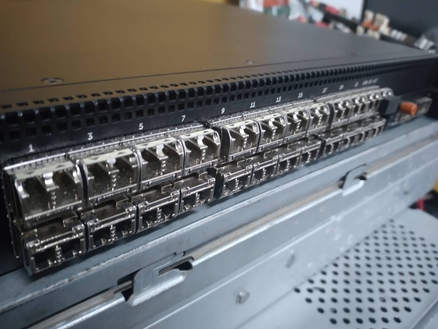 Dell Powerconnect 8132F 24-Port 10GbE SFP+ พร้อมโมดูลเต็มทุกช่อง มีขา rack ให้