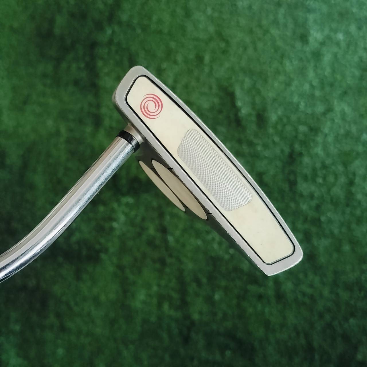 PUTTER ODYSSEY 2-BALL BLADE WHITE STEEL ก้าน WHITE STEEL ความยาว 34 นิ้ว รุ่นนี้ยอดนิยม มีทั้ง 2 บอล และเป็นทรงเบลด ไม้กอล์ฟพรีเมี่ยมมือสอง ของแท้ By NakaraLuxurious