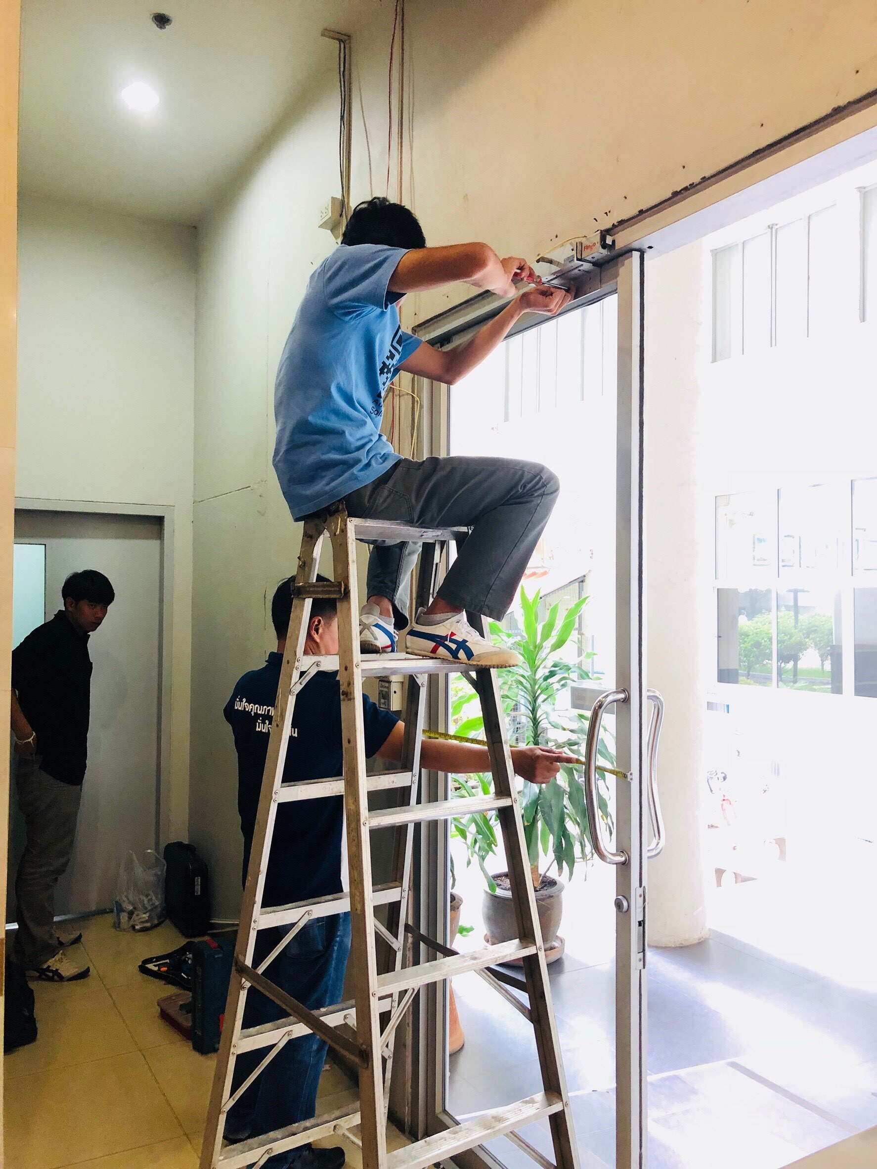 งานเปลี่ยน ประตูอัตโนมัต ม.ศ.ว