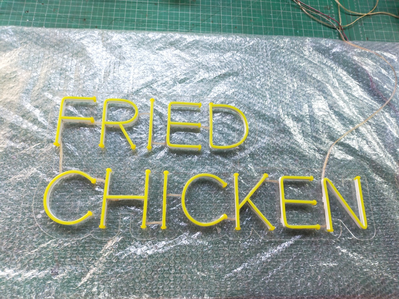 ไฟนีออน เฟค