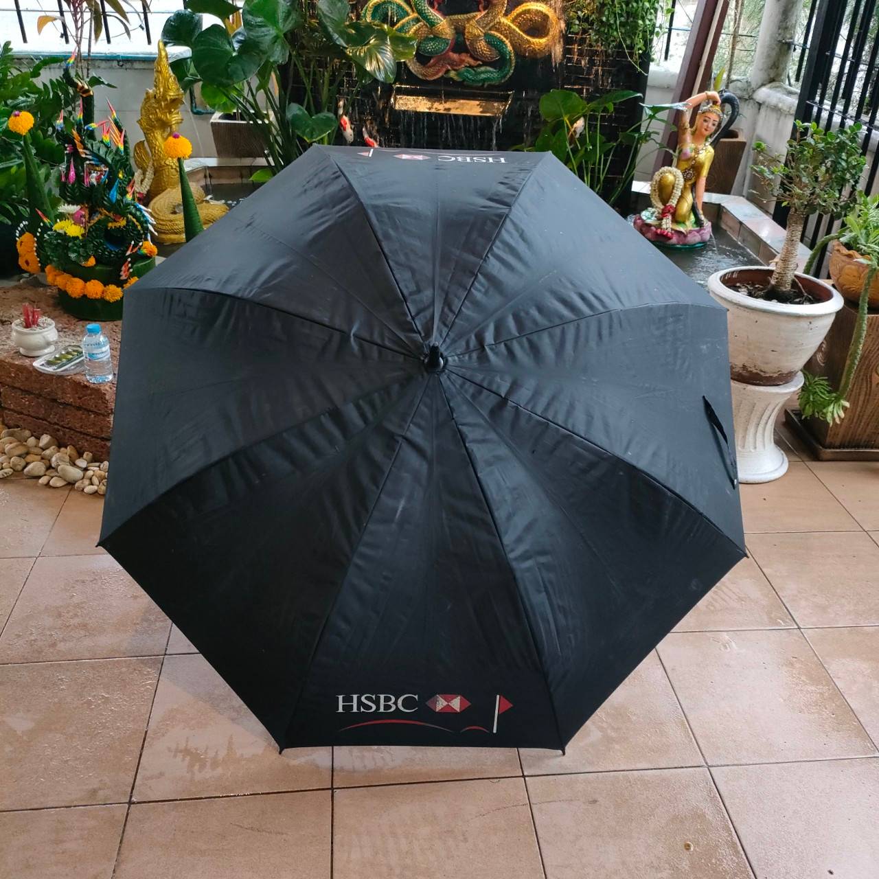 ร่มกอล์ฟ HSBC มือสอง ร่มขนาดใหญ่ กันแสง UV อย่างดี!! สีดำสวย สไตล์ดุดันมาก!! ไม้กอล์ฟมือสอง ของแท้ BY NakaraLuxurious