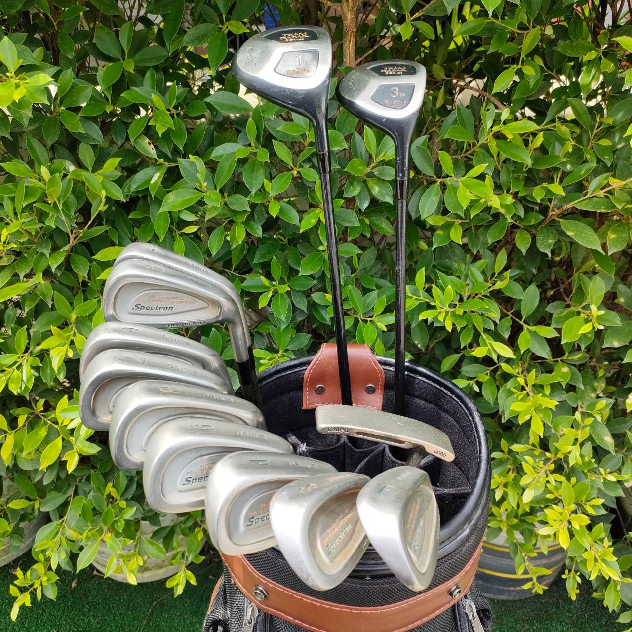 FULLSET DAIWA TEAM DAIWA 301-01 ทั้งชุดประกอบด้วย หัวไม้ 1 , 3 ก้าน DAIWA TR-VII FLEX R ชุดเหล็ก 4-9 เเละ PW SW PUTTER DAIWA พร้อมถุงกอล์ฟ พร้อมออกรอบได้เลยนะครับ