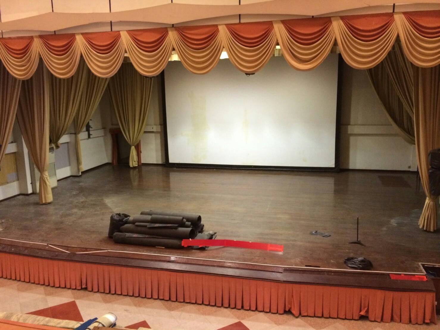 งานที่หอประชุมดุริยางค์ กองทัพเรือกรุงเทพ