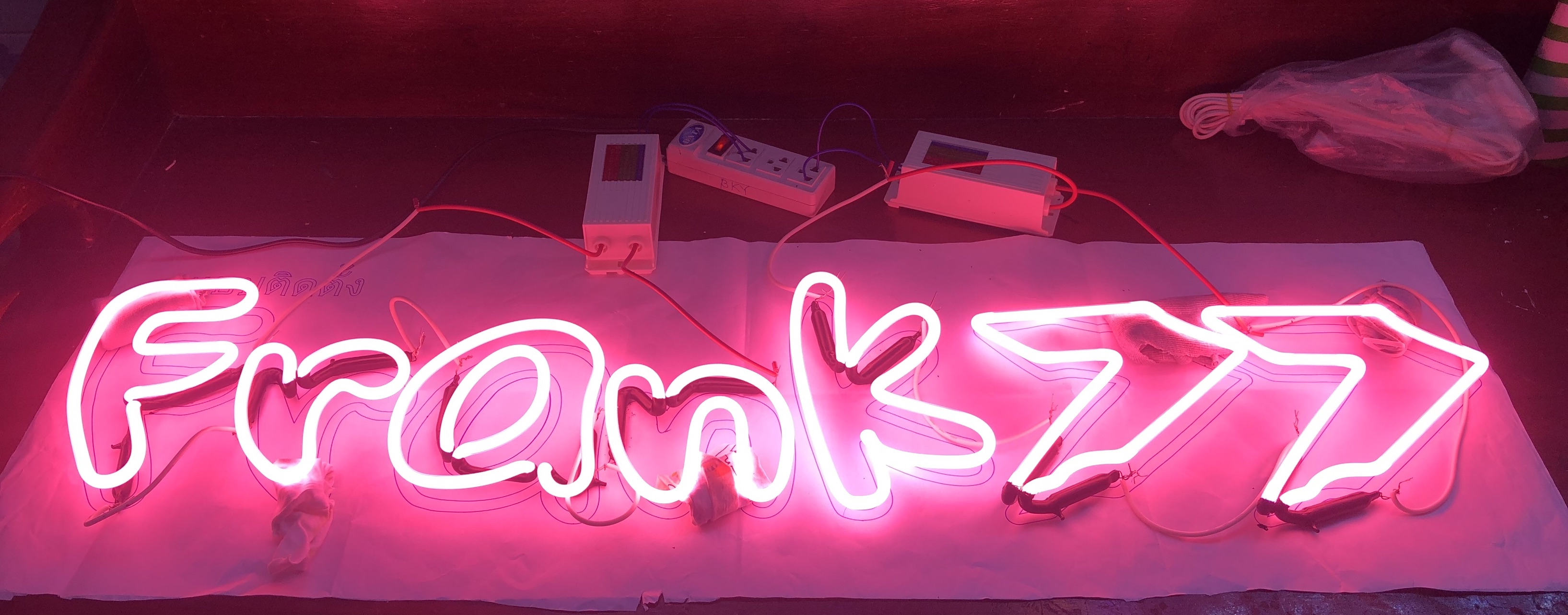 ป้ายไฟนีออนไลท์ - Frank77 รหัสสินค้า SKU-01708