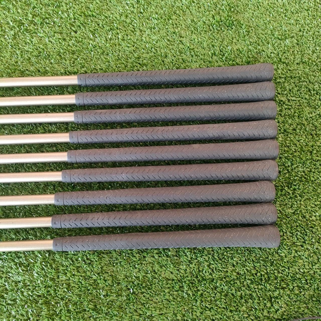 ชุดเหล็ก TRANSITION LANGERT ของใหม่!! มีเหล็ก 3-9 เเละ PW SW ก้าน ALDILA VITESSE FLEX R เหล็กชุดนี้ก้าน ALDILA ทั้งชุด ไม้กอล์ฟมือหนึ่ง ของแท้ BY NakaraLuxurious