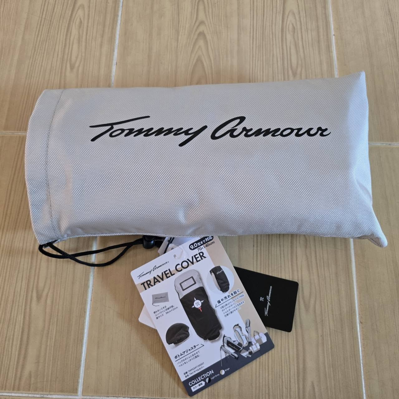 ถุงคลุมขึ้นเครื่องบิน Tommy Armour® ของใหม่ ของแท้ มือหนึ่งจากญี่ปุ่น เนื้อดีมากๆ วัสดุดีมาก พับเก็บง่าย และใส่คลุมง่าย มีกระเป๋าแถมให้ด้วย *แกะออกมาถ่ายรูปเท่านั้น* ** ลดราคาพิเศษ**