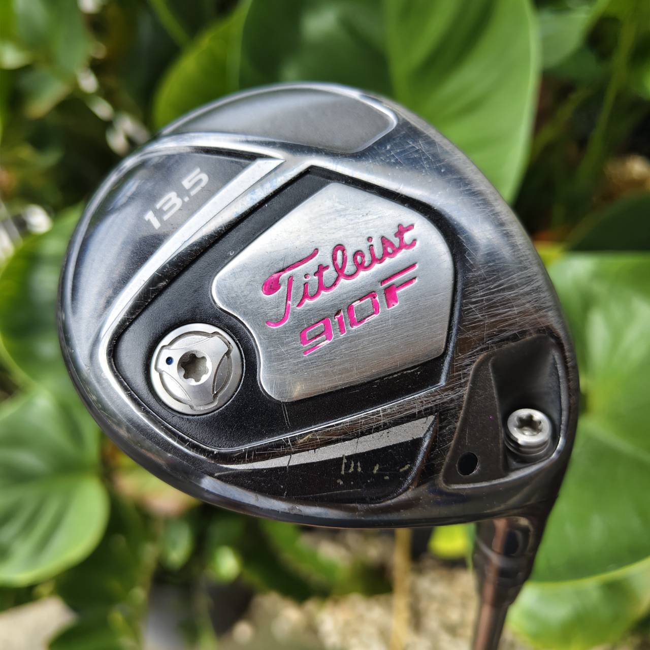 3W ตัวแรง! Titleist 910F เทคโนโลยี SureFit Tour Hosel ปรับองศาหน้าไม้ (Loft) และมุม Lie
