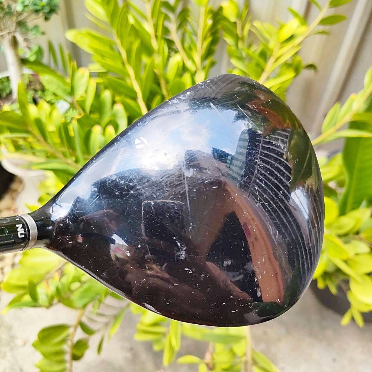 DRIVER TAYLORMADE R9 องศา 9.5 ก้าน FUJIKURA MOTORE FLEX R เจ้าของเดิมขัดสีออกเป็นแบบเปลือย ตีดีมากๆ ตีง่ายมาก หัวใหญ่ และไกลมาก ไม้กอล์ฟพรีเมี่ยมมือสอง ของแท้ By NakaraLuxurious