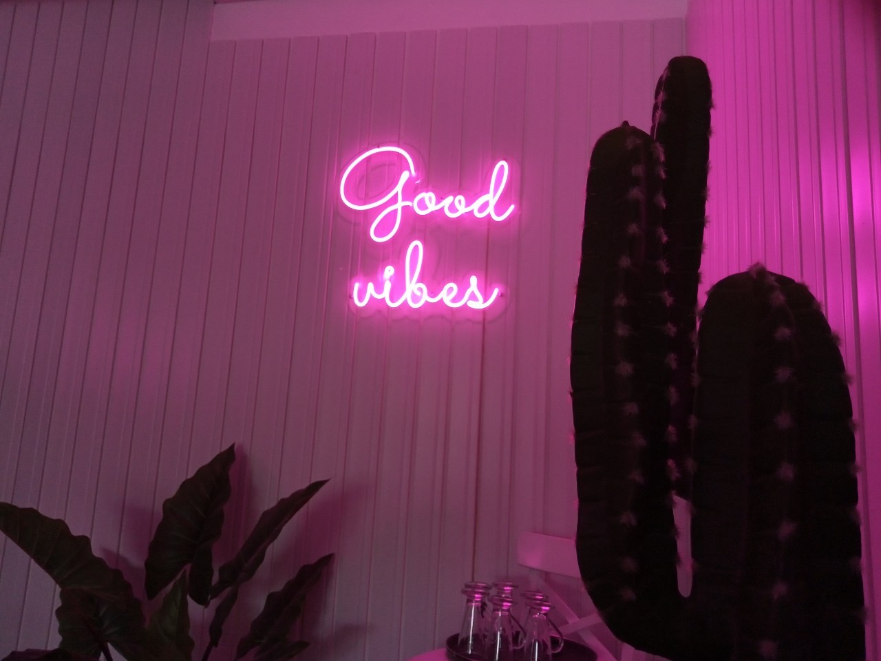 ไฟนีออนดัด