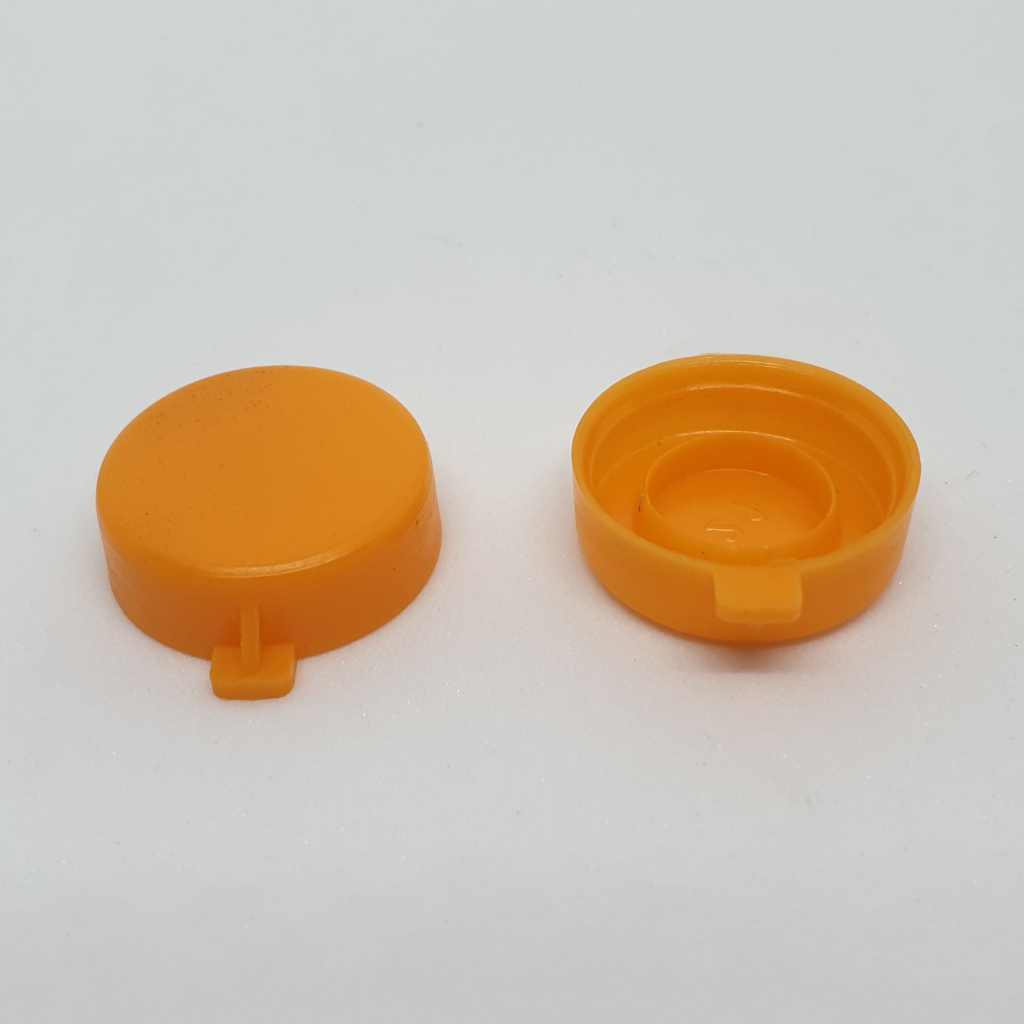 ฝาหมวก หลายสี 500 ชิ้น (0.7 บาท)