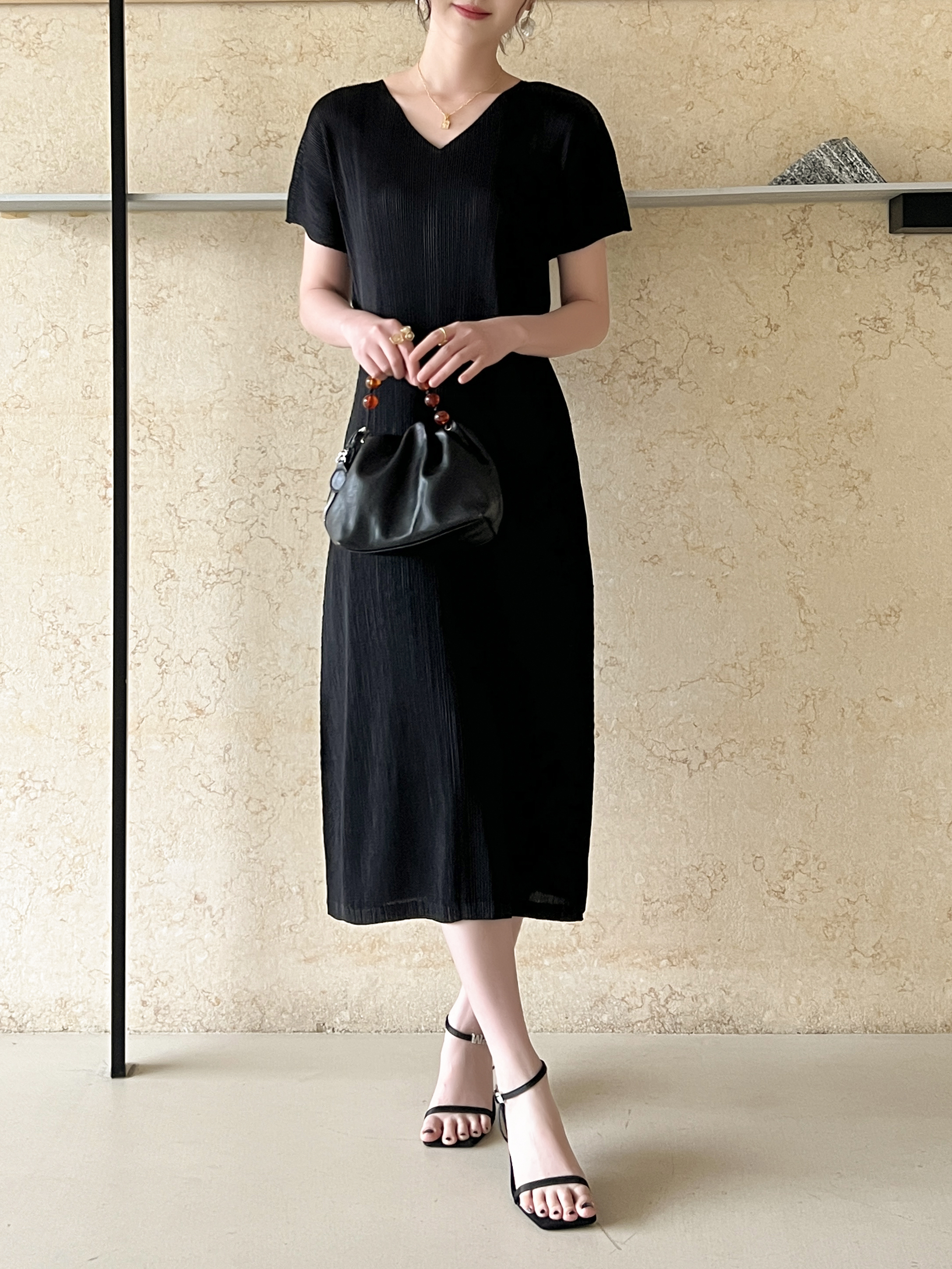 2MUAY รุ่น GJO11251 เดรสอัดพลีท V NECK PLEATED DRESS 2 สี FREE SIZE