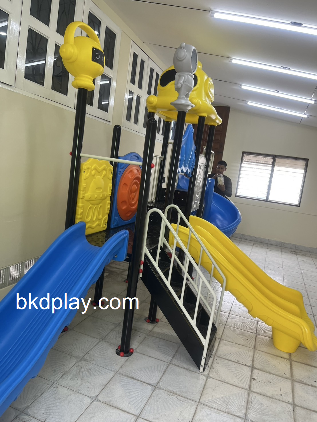 เครื่องเล่นสนามกลางแจ้ง,ชุดการ์ตูนท่องโลก สไลเดอร์ใหญ่, ของเล่น,ครุภัณฑ์สนามเด็กเล่น, สพฐ,โครงการโรงเรียนประชารัฐ ทำงบประมาณ70,000 บาท