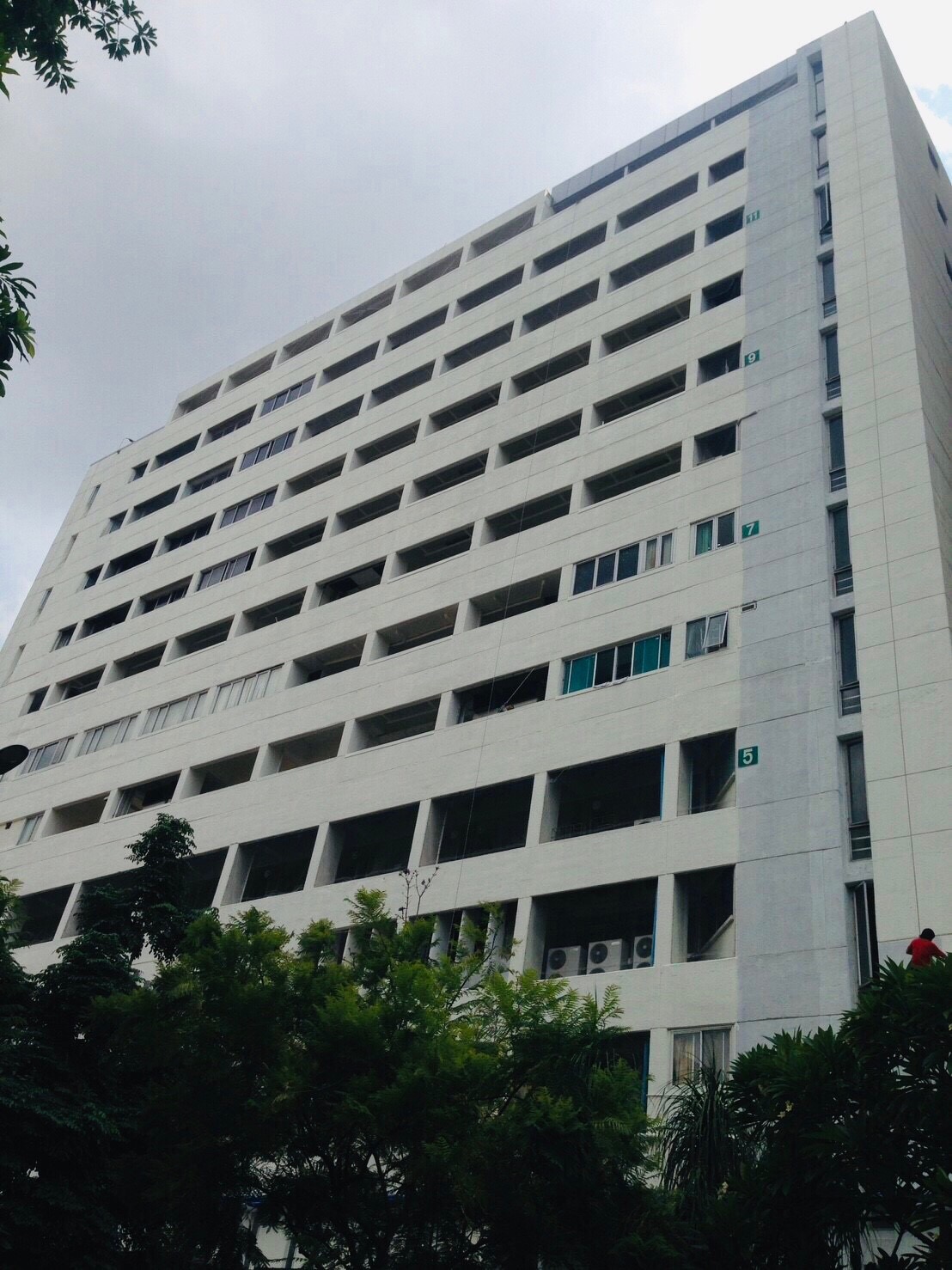 1.งานปรับปรุงระเบียงเปลี่ยนท่อและทาสีตึกอัษฎางค์ชั้น 1-13 รพ.ศิริราช