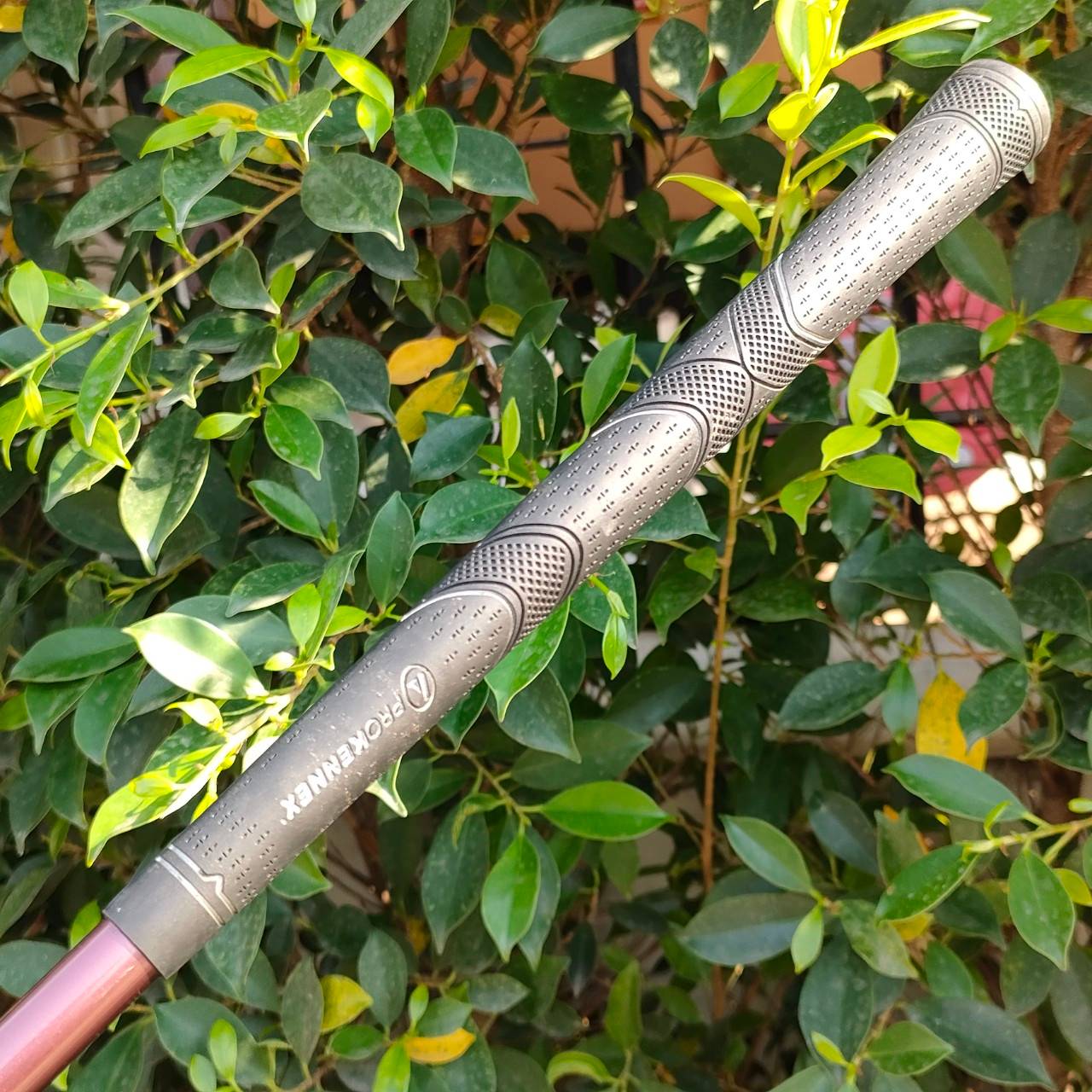 ** ไม้กอล์ฟสำหรับผู้หญิง ** ชุดเหล็ก PROKENNEX SIGMA LOW GRAVITY มีเหล็ก 6-9 เเละ PW SW ก้าน SIGMA FLEX L เป็นชุดที่ตีง่ายมากๆ มีออฟเซ็ทที่พอดิบพอดี และ CAVITY ที่ลงตัวครับ MADE IN JAPAN