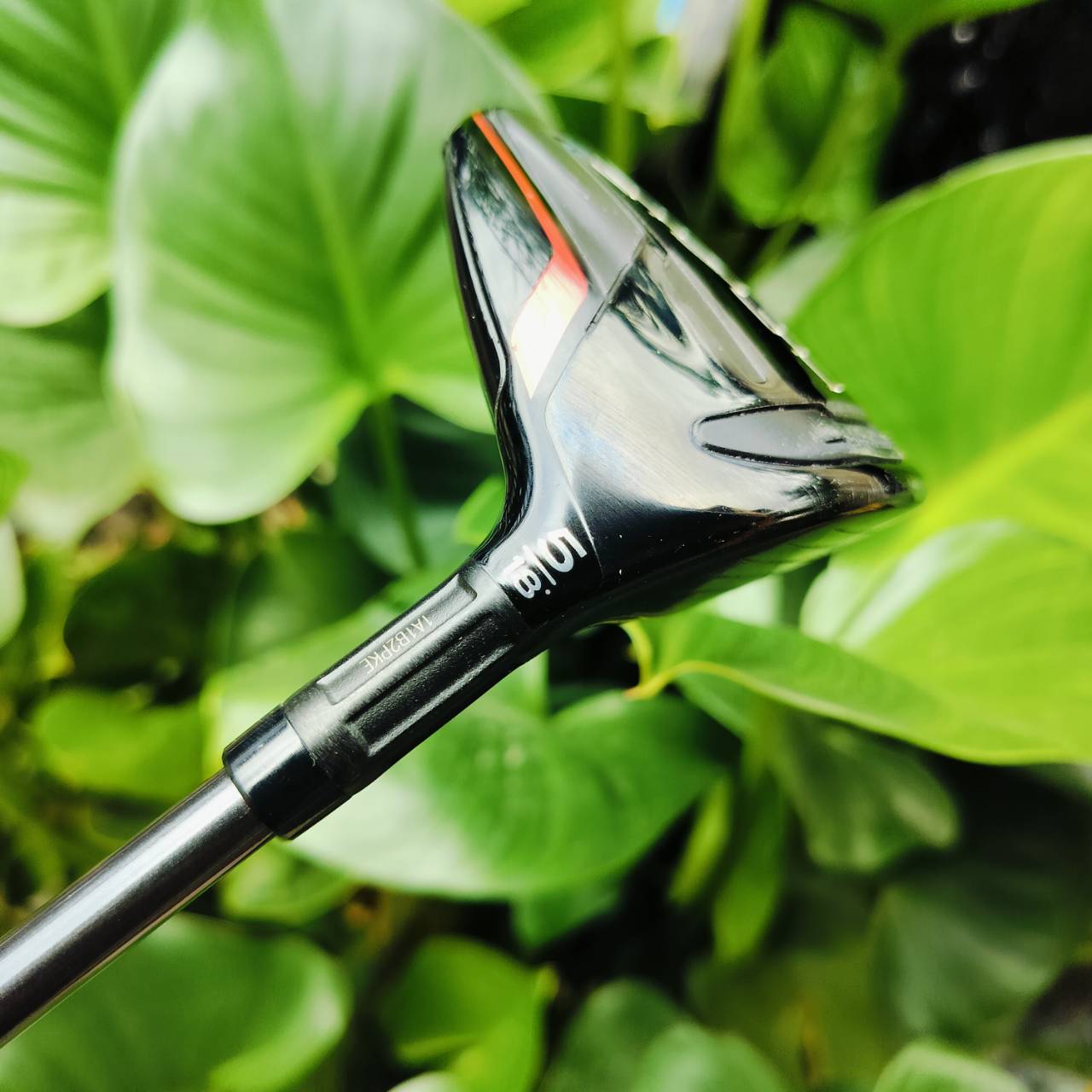 FW5 Taylormade Stealth ก้าน Mitsubishi TENSEI FLEX S . 3D Carbon Crown กระดองแบบ 3 มิติ ที่ทำให้สามารถลดน้ำหนักจากด้านบน และวางน้ำหนักจุดศูนย์ถ่วงให้ต่ำลงได้อีก ทำให้ Stealth Fairway เป็นหัวไม้ที่ตีลอยง่าย ไม้กอล์ฟพรีเมี่ยมมือสอง ของแท้ By NakaraLuxurious