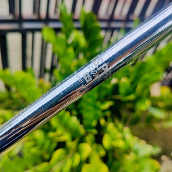 ก้าน เหล็ก NS PRO 900XH FLEX S ก้านเบาแค่ 90 กรัม ความยาวก้าน 36 นิ้ว ติดกริพ GOLF PRIDE มาด้วย คุ้มเกินคุ้มเลยค่ะ ลดพิเศษ ไม้กอล์ฟพรีเมี่ยมญี่ปุ่นมือสอง ของแท้ By NakaraLuxurious