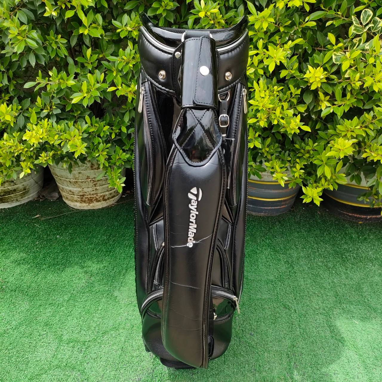ถุงกอล์ฟ TAYLORMADE มือสอง Premium Modern สวยนางฟ้า *** เจ้าของเดิมทำ COVER ด้านบนหาย ที่ใส่อยู่เป็น COVER BENZ แท้ชั่วคราว ไม้กอล์ฟมือสอง ของแท้ BY NakaraLuxurious