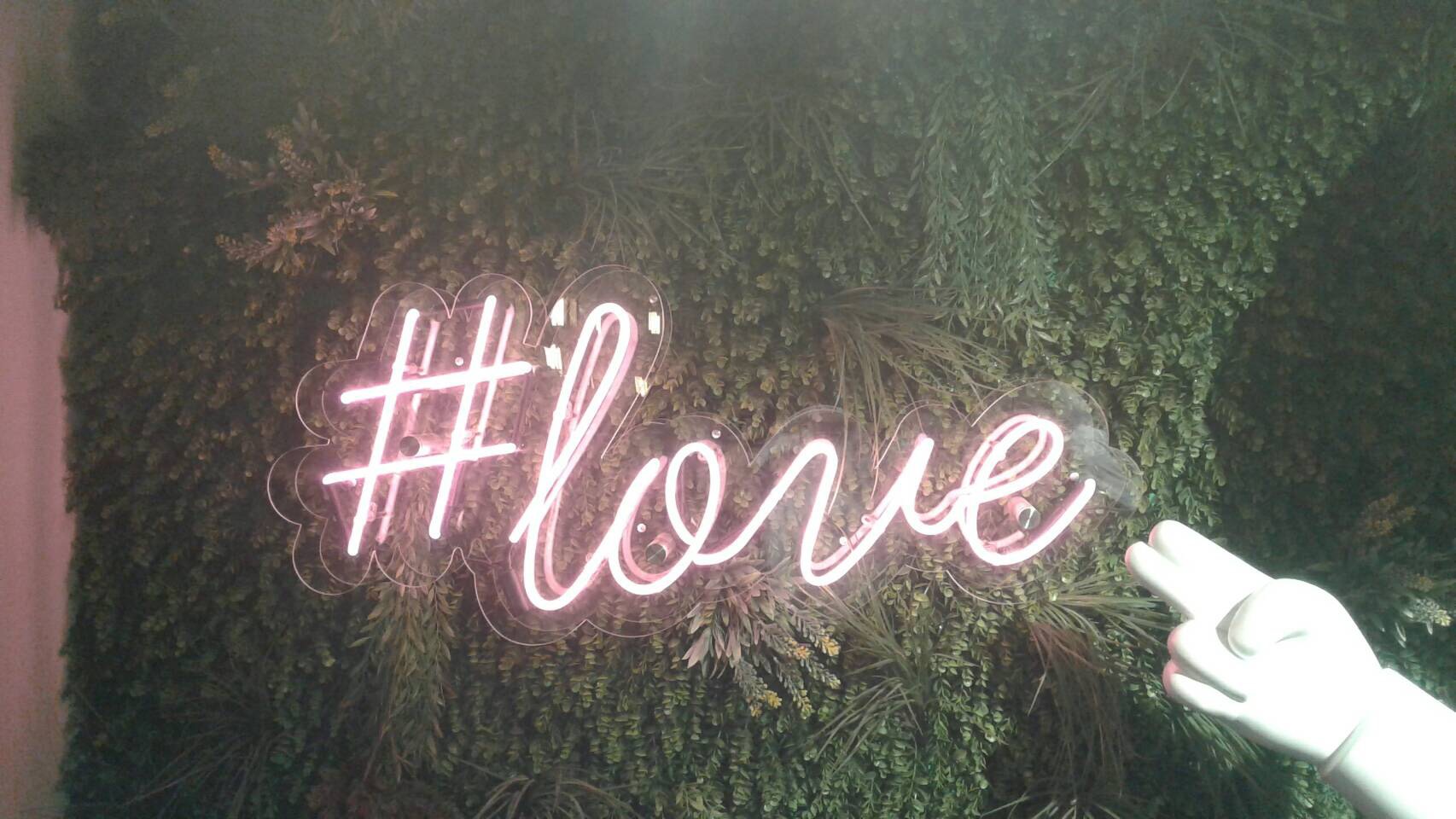 ป้ายนีออนดัดตกแต่งบ้าน #Love