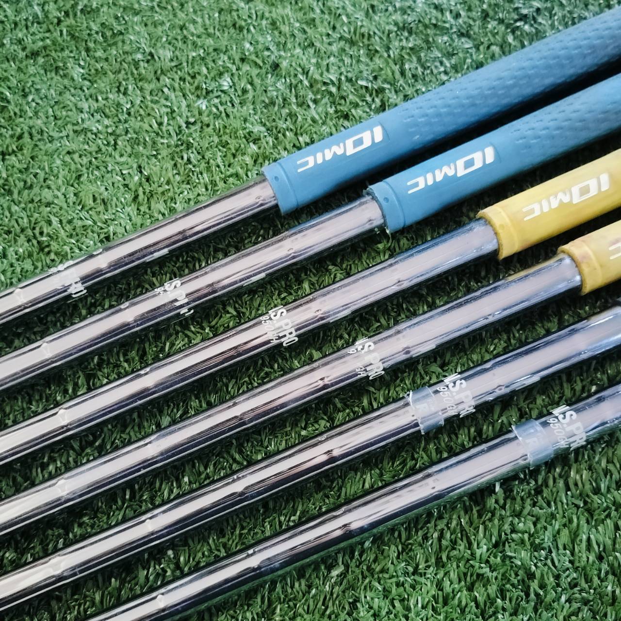 ** ขาดเหล็ก 7 และ 9 * ลดพิเศษ** ชุดเหล็ก AKIRA API-01 FN FORGED ก้าน NSPRO 950 FLEX R กริพ IOMIC มีเหล็ก 3 4 5 6 8 P ค่ะ เหล็ก FORGED JAPAN นุ่มนวล ฟีลลิ่งที่สุดยอดที่สุด ไม้กอล์ฟพรีเมี่ยมมือสอง ของแท้ By NakaraLuxurious