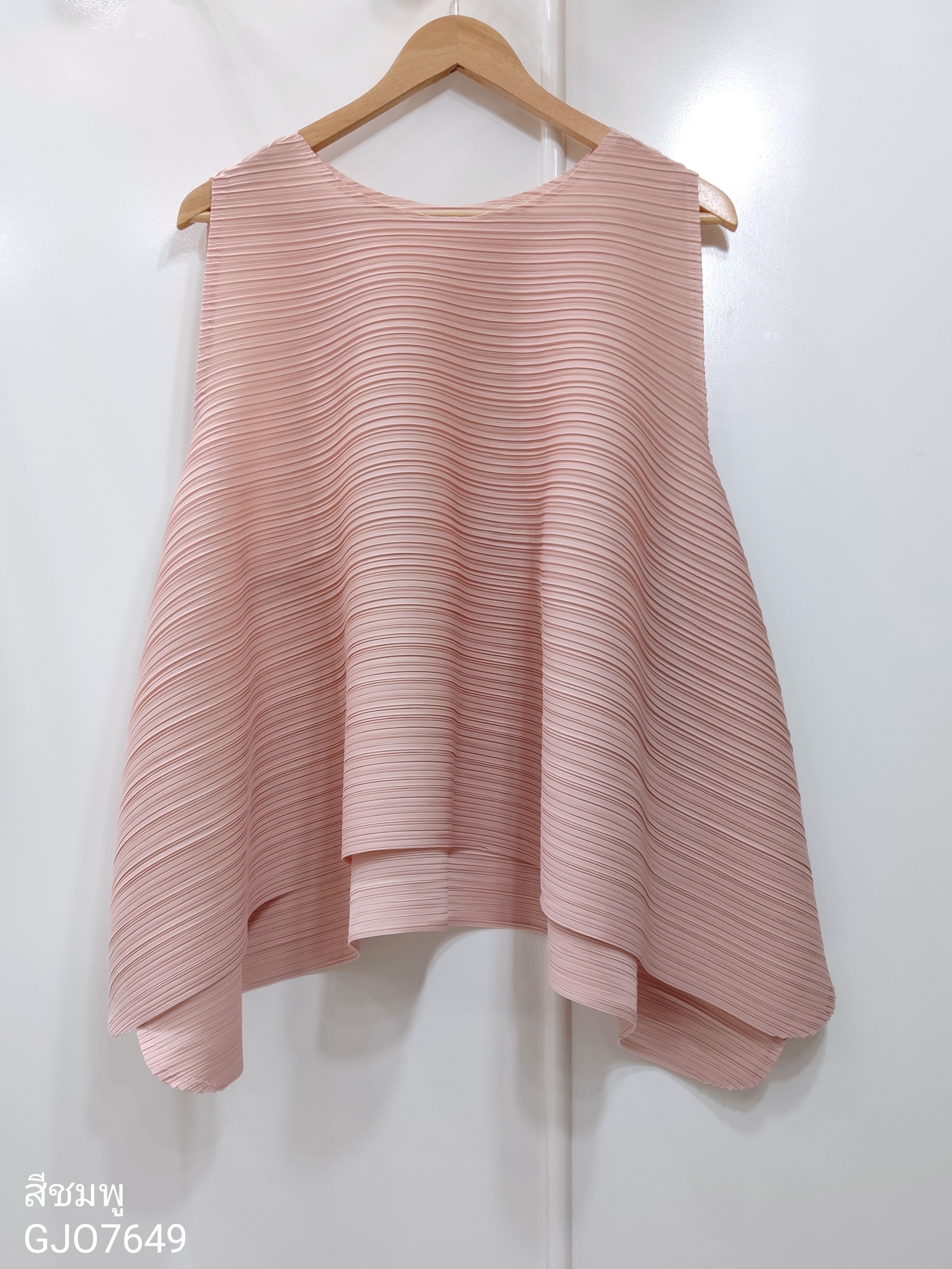 ปรับราคาลง20%!! 2MUAY รุ่น GJO7649 เสื้ออัดพลีทคุณภาพ SLEEVELESS CINCHED WAIST PLEATED TOP 11 สี FREE SIZE