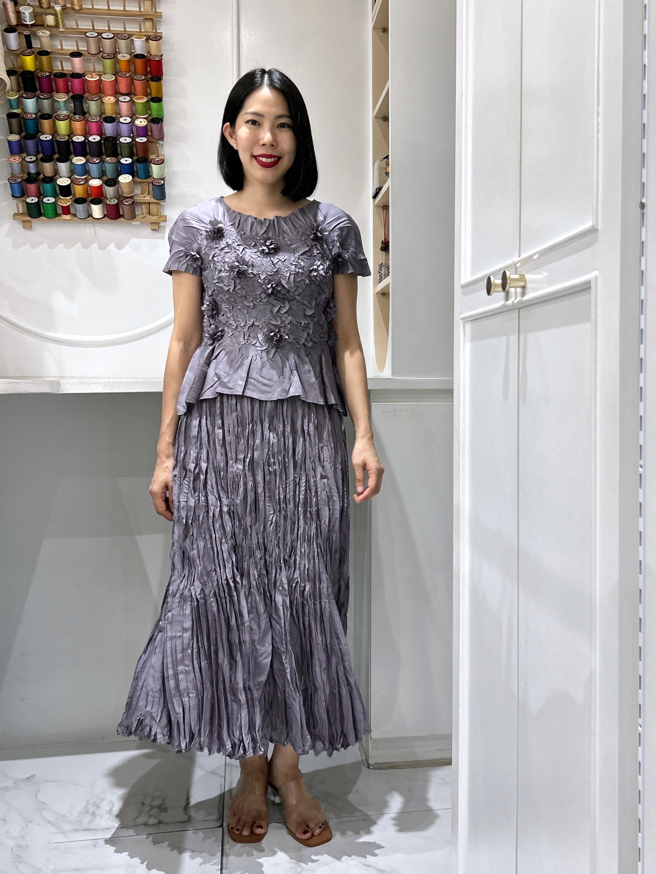 2MUAY รุ่น CX252033 ชุดเซ็ตเสื้อและกระโปรงอัดพลีทคุณภาพ CHARMING 3D FLOWER PLEATED SET 3 สี FREE SIZE