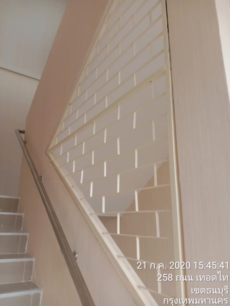 รร.วัดอินทรารามปรับปรุงห้องประชุม และสนามกีฬาในร่ม