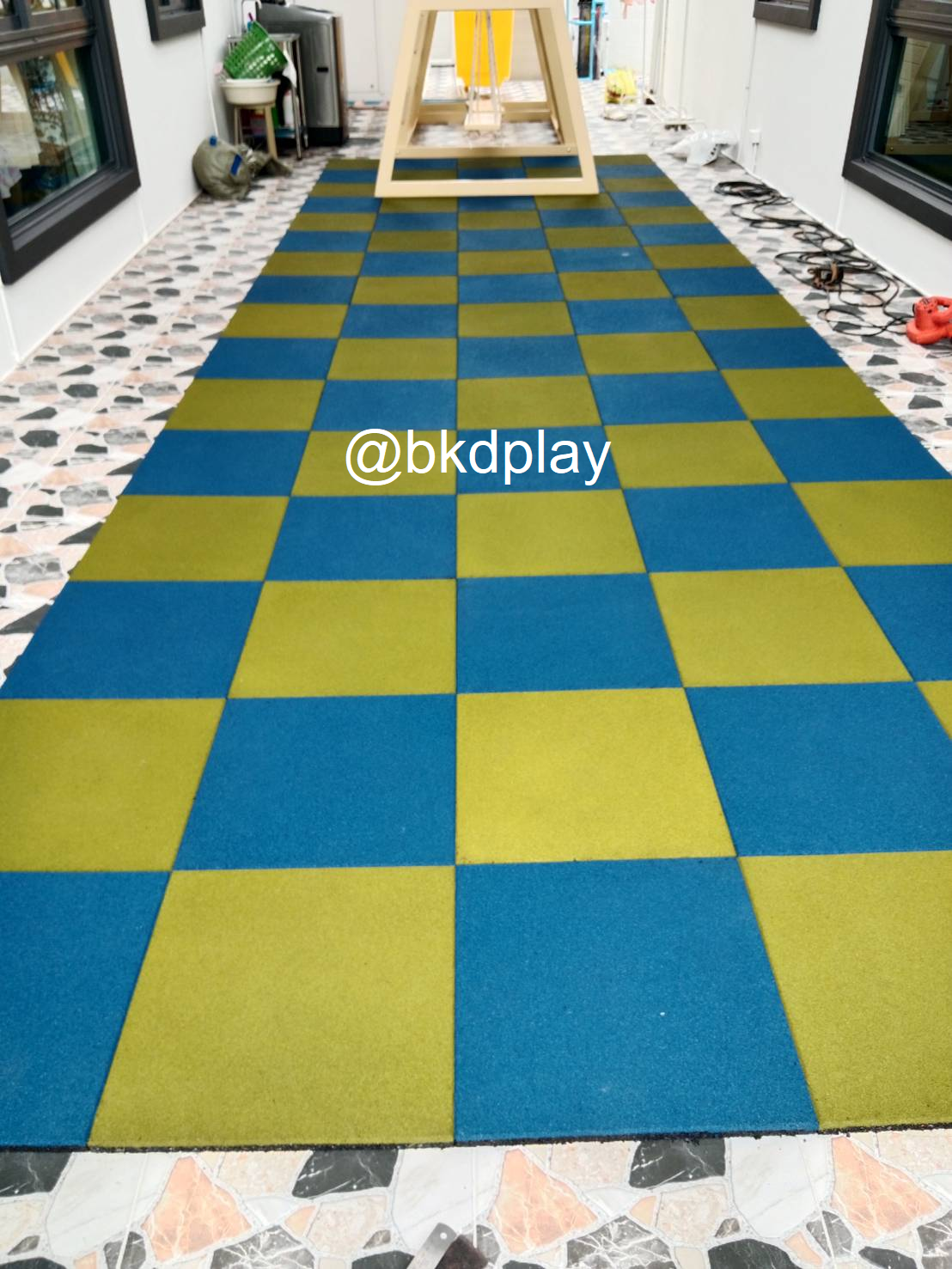 แผ่นยาง EPDM ราคาต่อ1ตร.ม. 4แผ่น แผ่นยางสังเคราะห์ ,แผ่นปูกันกระแทก,แผ่นปูพื้นสนามเด็กเล่น, พื้นยางEPDM ,ปูสนามเด็กเล่น,สนามกีฬา ห้องฟิตเนส พร้อมส่ง ราคาโรงงาน มีสีดำ เทา น้ำเงิน เหลือง แดง เขียว