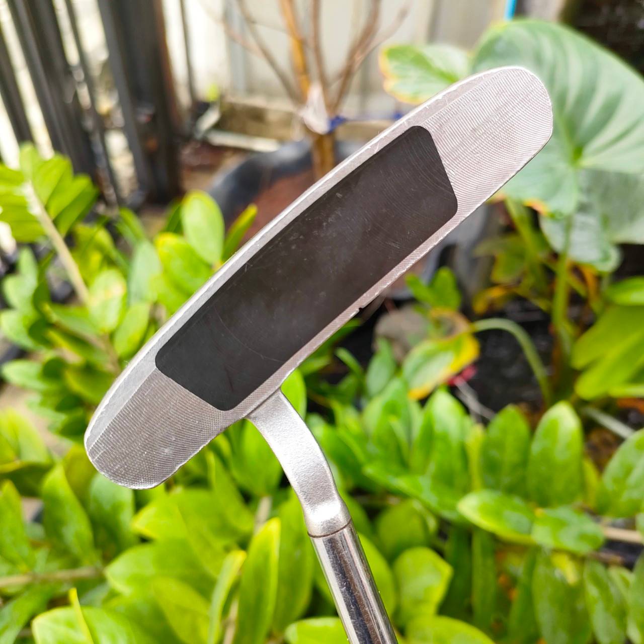 PUTTER ODYSSEY DF 992 ความยาว 34 นิ้ว มาพร้อม COVER ตรงรุ่น รุ่นหน้าดพสุดฮิต เกาะไลน์มาก มีการกระจายน้ำหนักได้ดีมาก ไม้กอล์ฟพรีเมี่ยมมือสอง By NakaraLuxurious