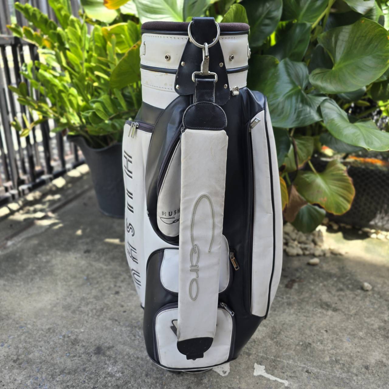 ถุงกอล์ฟ CARO DEPORTE HUSHY มือสอง ของแท้ ของใหม่แพงจัดๆ ประมาณ 2 หมื่นกว่าบาทค่ะ