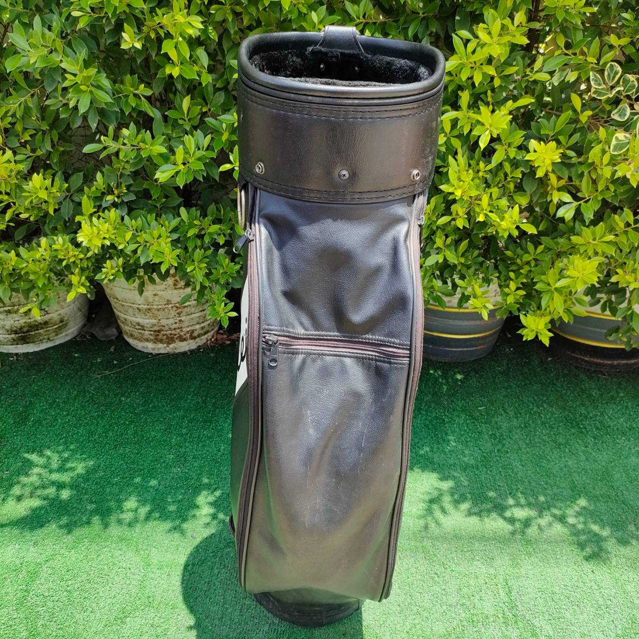 ถุงกอล์ฟ TITLEIST มือสอง สภาพสวยเรียบร้อย เป็นถุง TOUR ภายในบุกำมะหยี่อย่างดี ไม้กอล์ฟมือสอง ของแท้ BY NakaraLuxurious