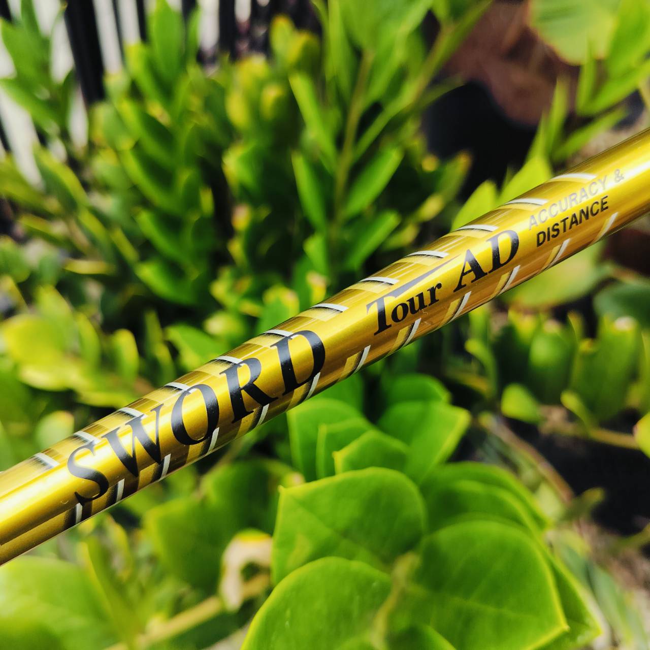 Driver SWORD SNIPER 4WD HI เป็นรุ่น HI หน้าเด้งมากๆ และมีหมุด 4 จุด สร้างการชดเชยความผิดพลาดสูงสุด ตีทั้งตรงมาก และไกลสุดขั้วชนรั้วชนธง รุ่นยอดนิยมสูงสุด!!! ไม้กอล์ฟพรีเมี่ยมมือสอง ของแท้ By NakaraLuxurious