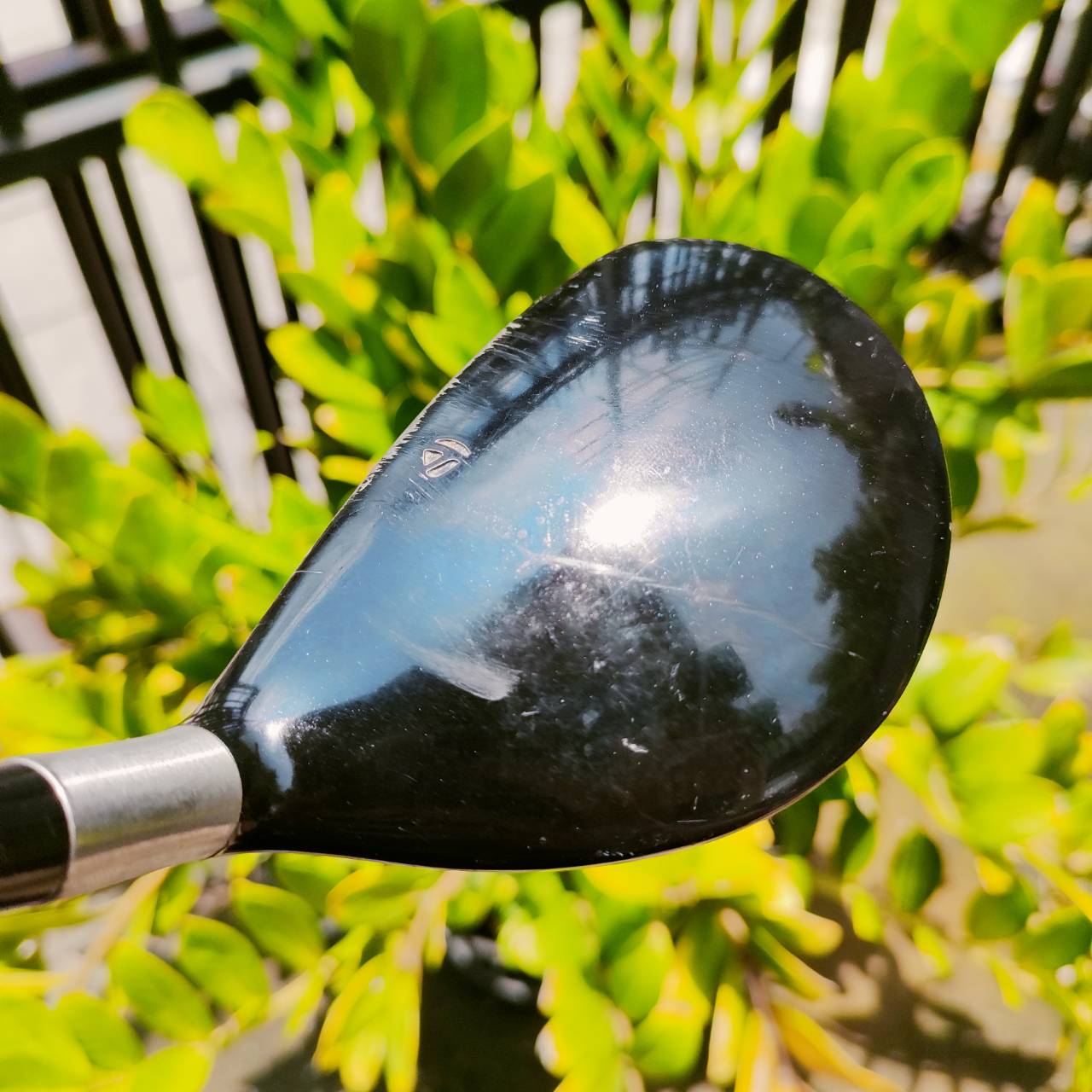 FW7 Taylormade ST ก้าน RE*AX FLEX R องศา 21 รุ่นนี้ตีตรงมากๆค่ะ เพราะถ่วงน้ำหนัก ไว้ถึง สามจุด โดยมีหมุดใหญ่อยู่กลาง และมีสองหมุดบน-ล่าง ที่ไขปรับได้ ไม้กอล์ฟพรีเมี่ยมมือสอง ของแท้ By NakaraLuxurious
