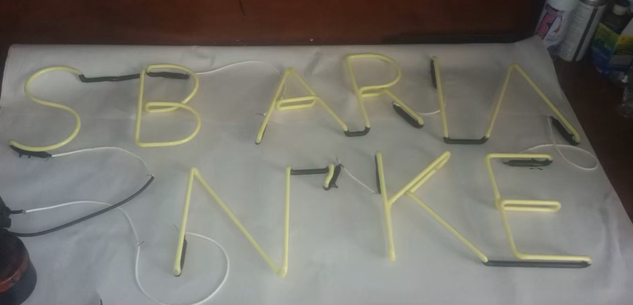 ไฟนีออน