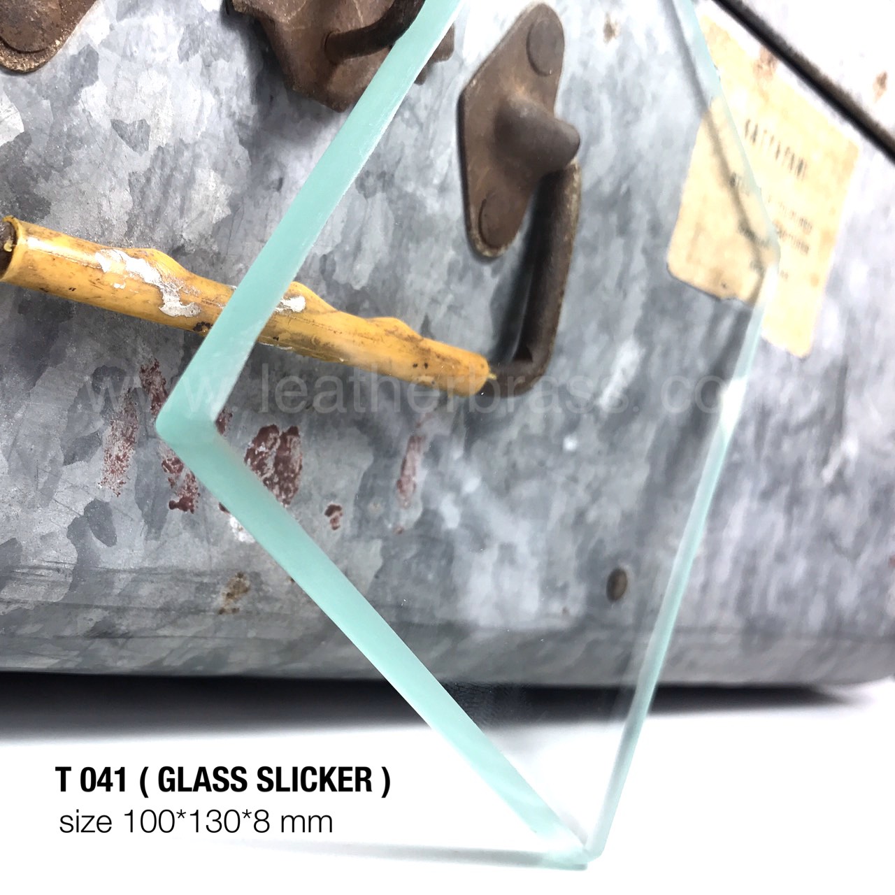 T041 Glass Slicker แผ่นกระจก ขนาด100*130*8 มิล ใสกริบ เจียรขอบโค้งมนเรียบเนียน จากโรงงาน อุปกรณ์งานหนัง leatherbrass**ราคาต่อชิ้น**